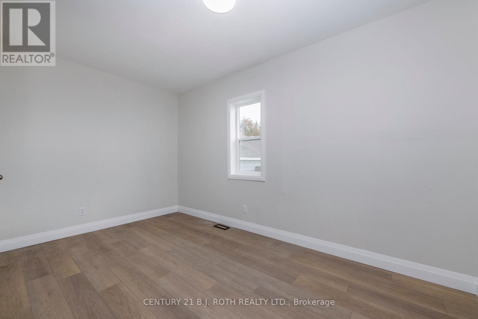 51 James Street E Property Photo 24