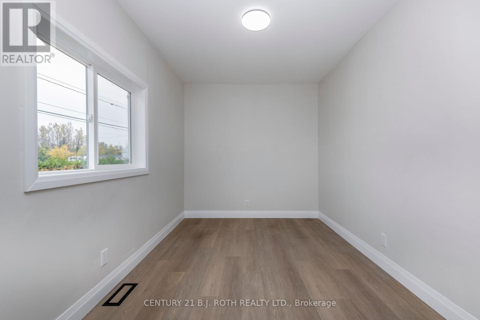 51 James Street E Property Photo 26