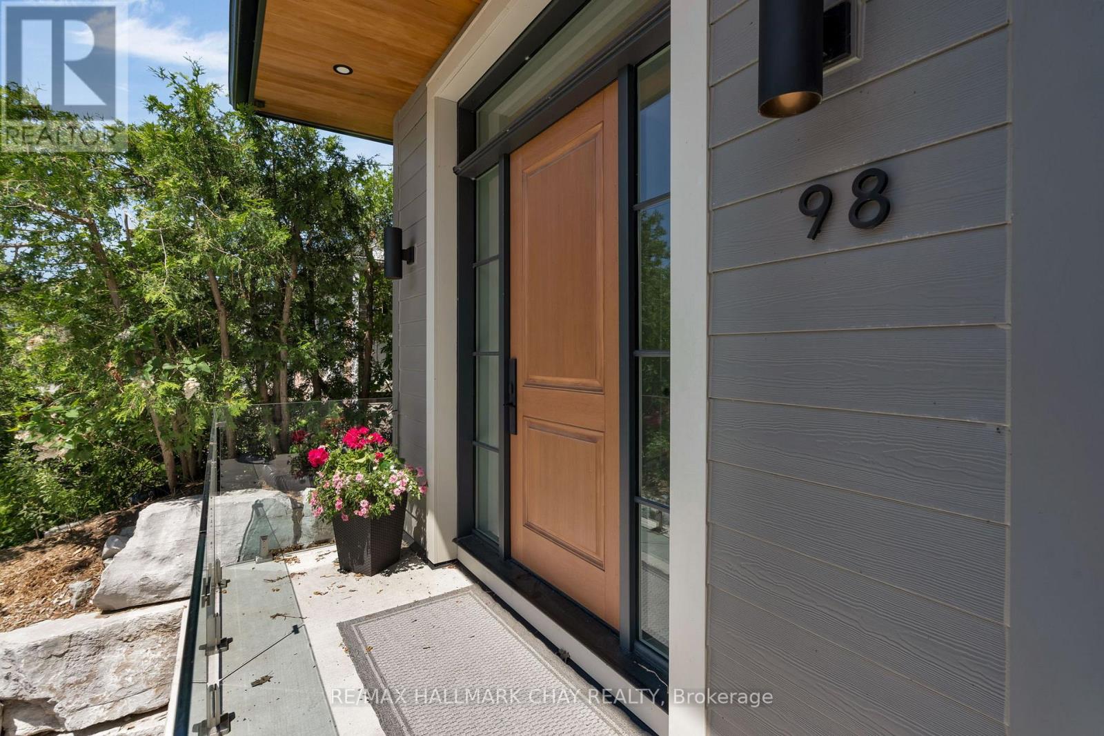 98 Shanty Bay Road Property Photo 3