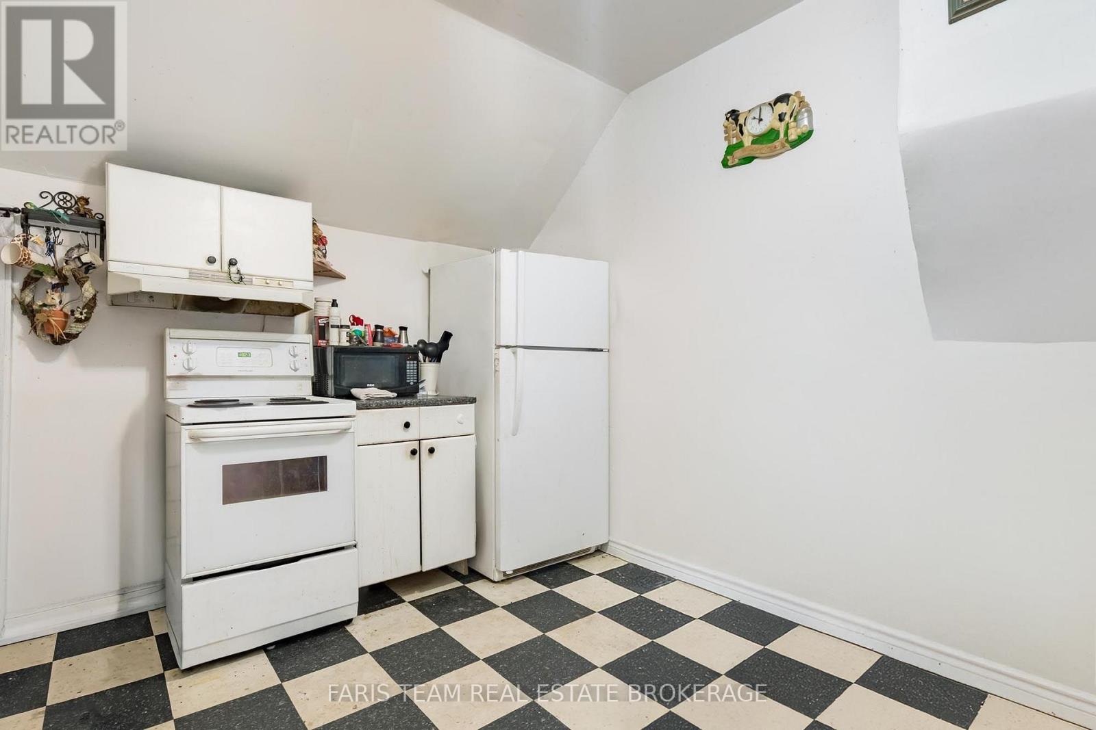 116 Albert Street S Property Photo 5