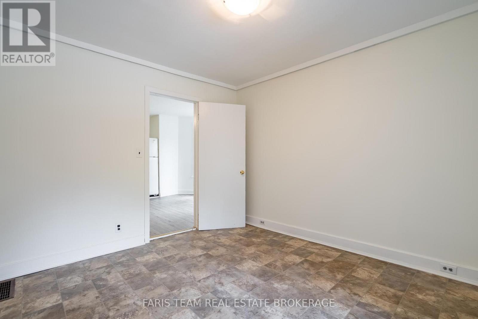 116 Albert Street S Property Photo 16