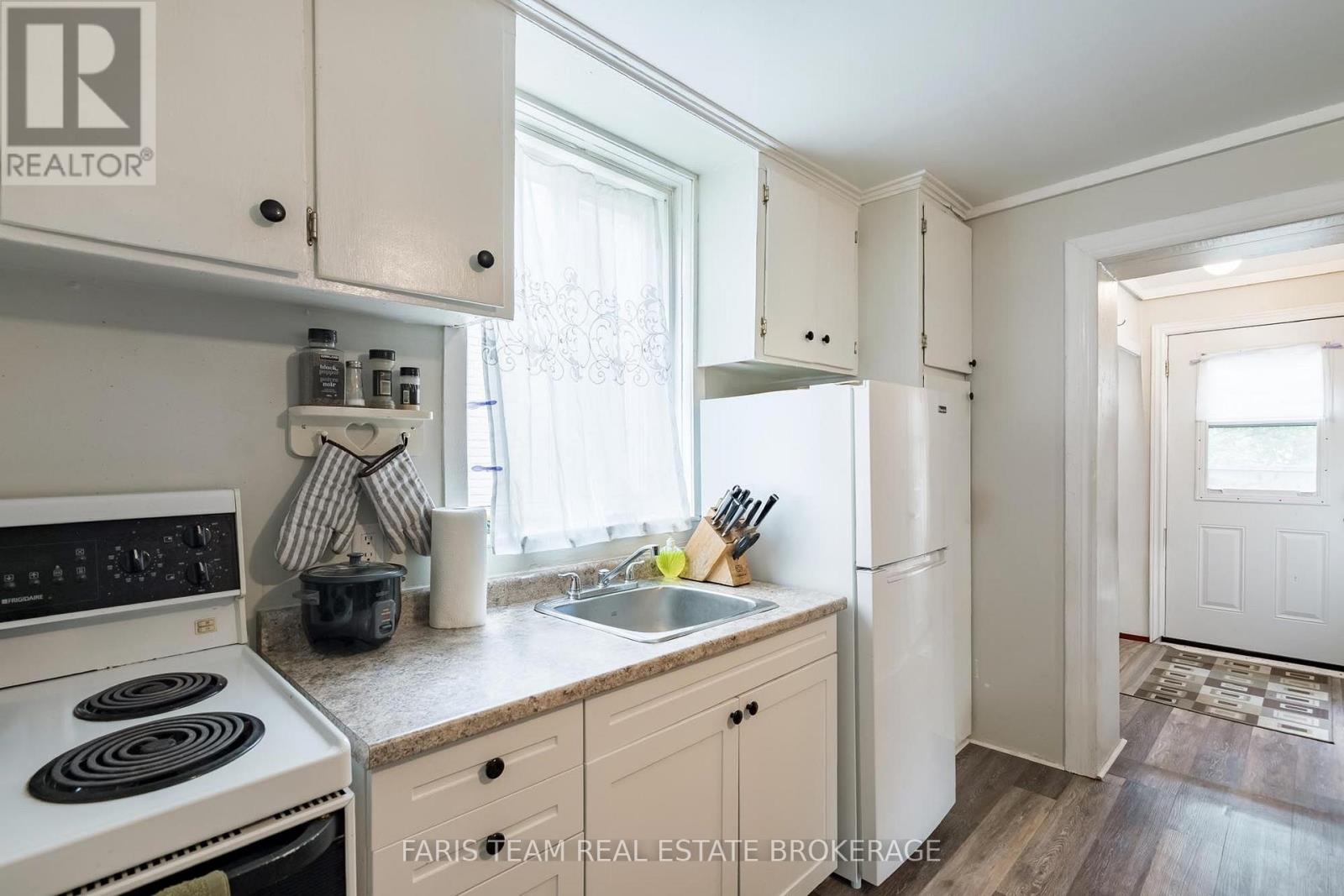 116 Albert Street S Property Photo 22