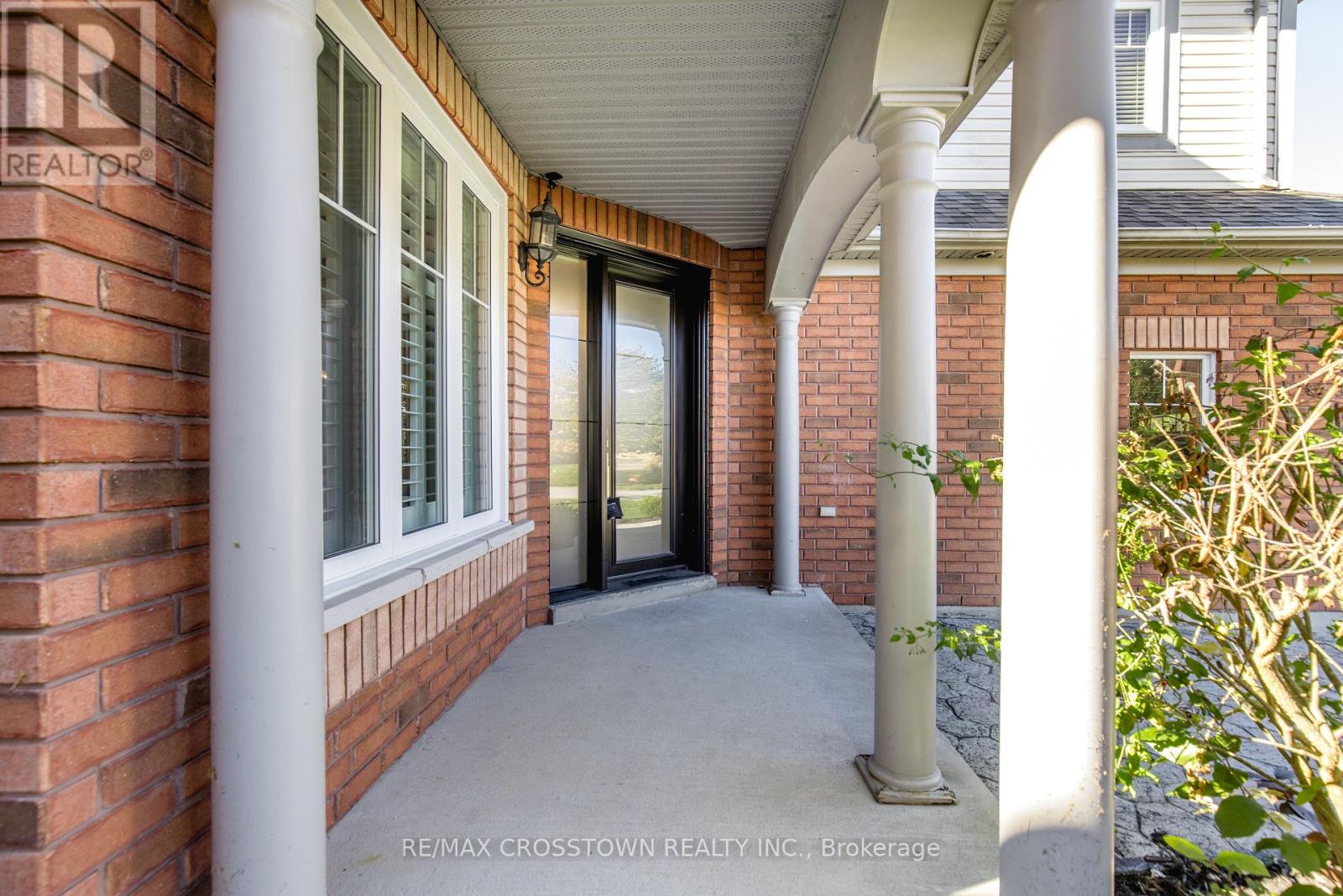 62 Windsor Crescent Property Photo 2