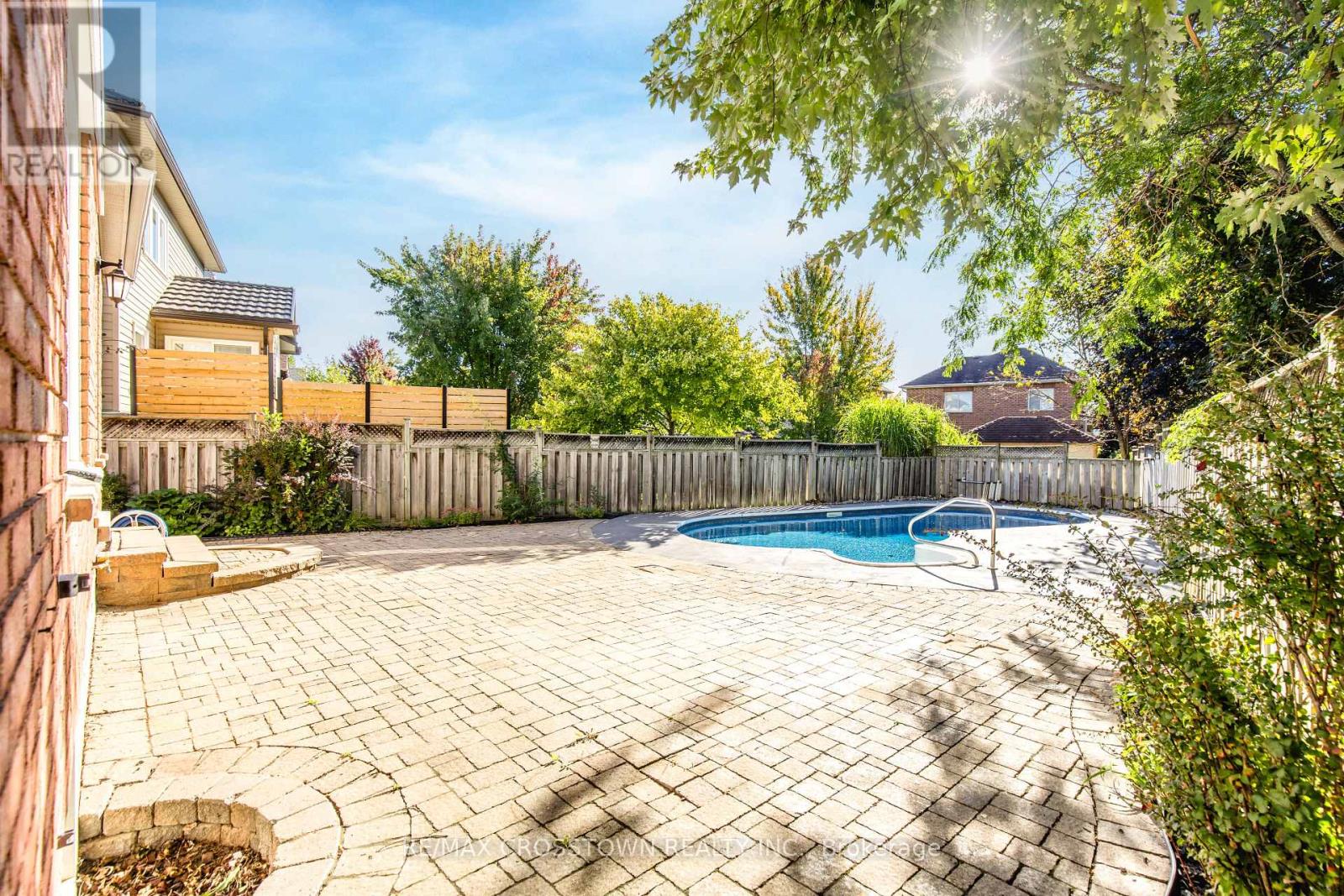 62 Windsor Crescent Property Photo 3