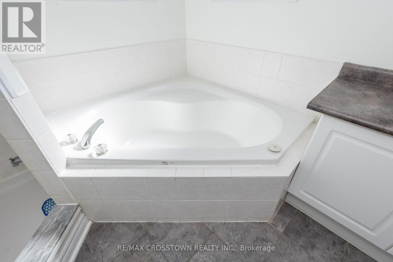 62 Windsor Crescent Property Photo 27
