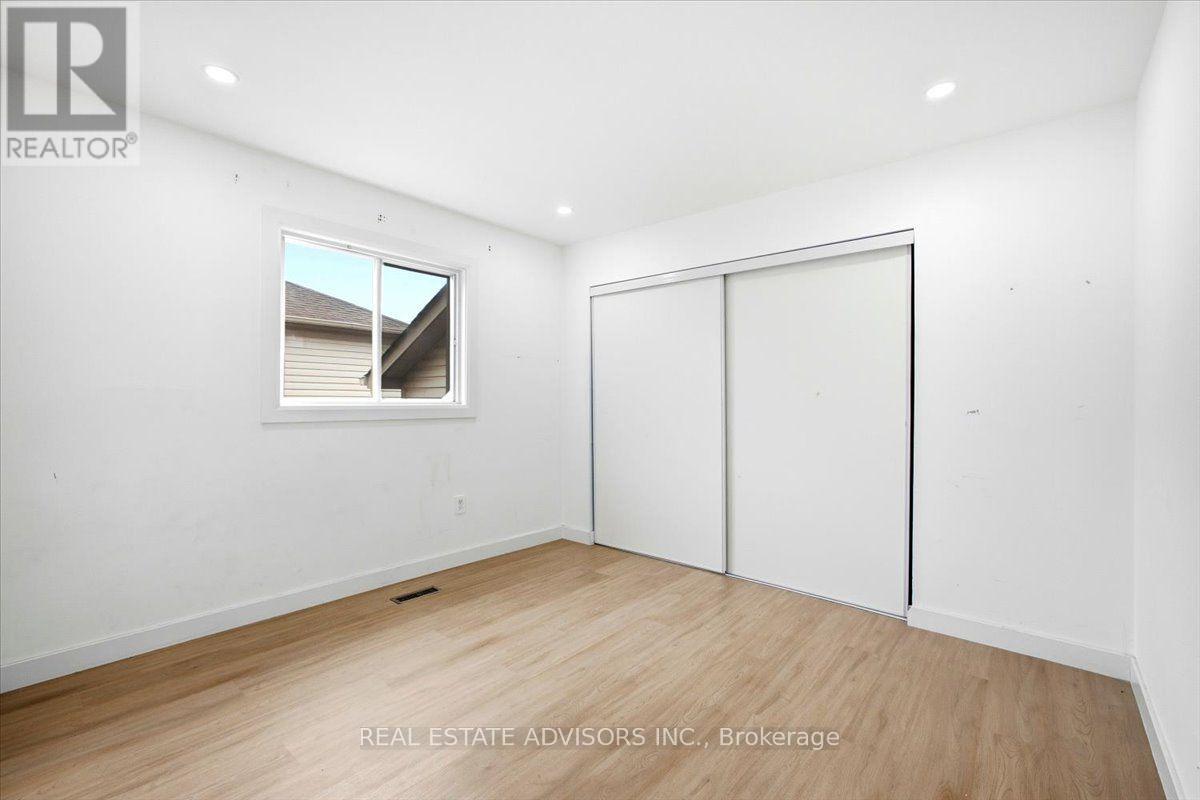 64 Acorn Crescent Property Photo 24