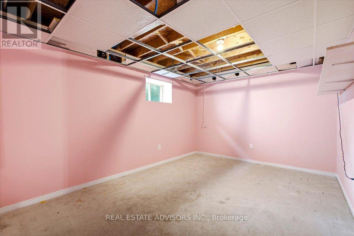 64 Acorn Crescent Property Photo 30