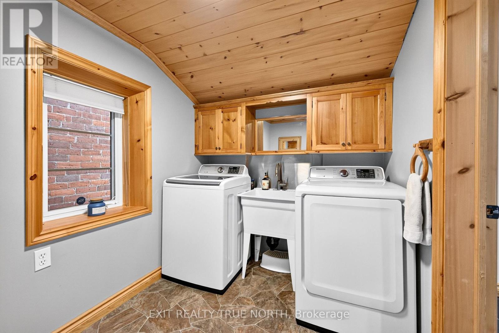 17 Peel Street Property Photo 5