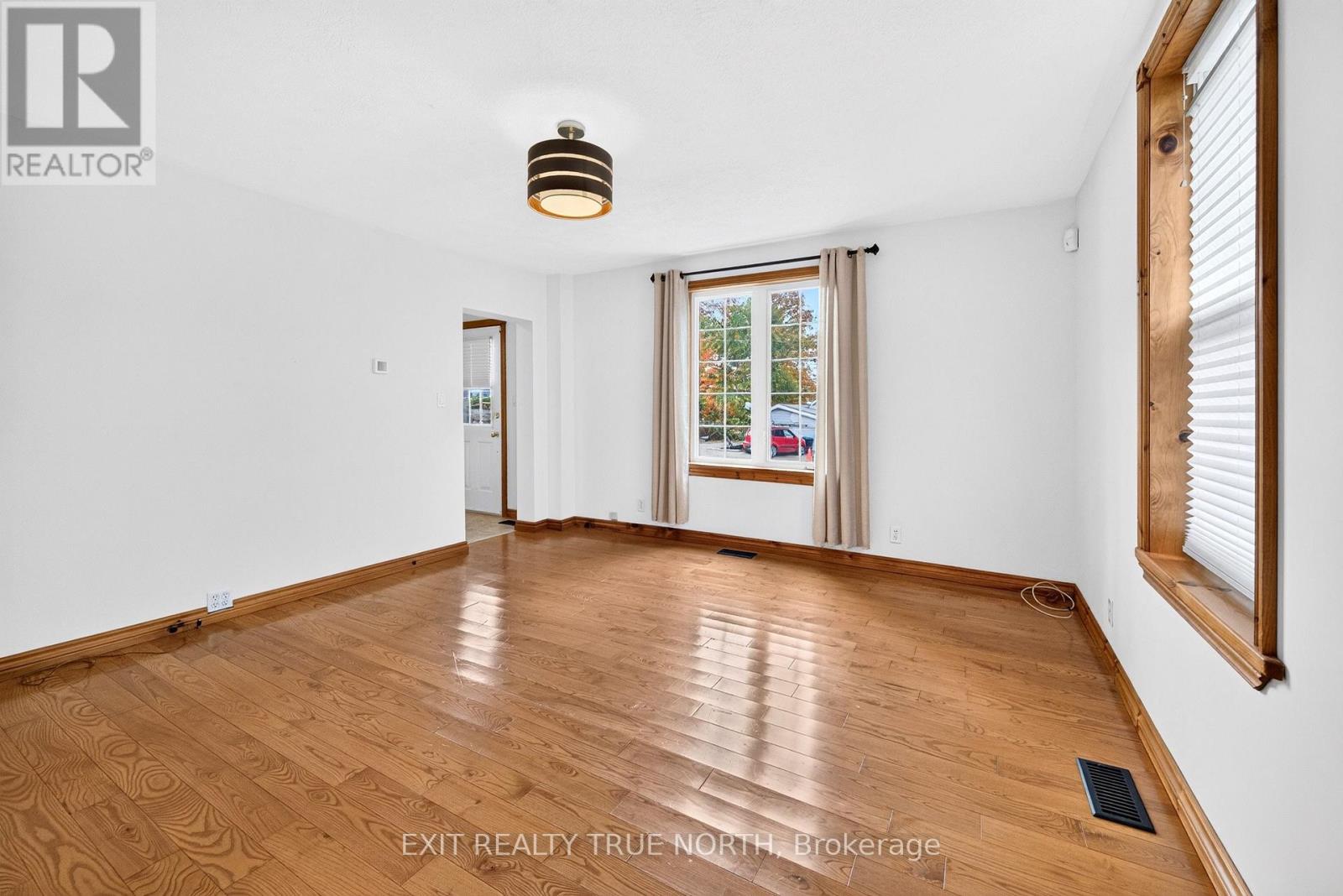 17 Peel Street Property Photo 12