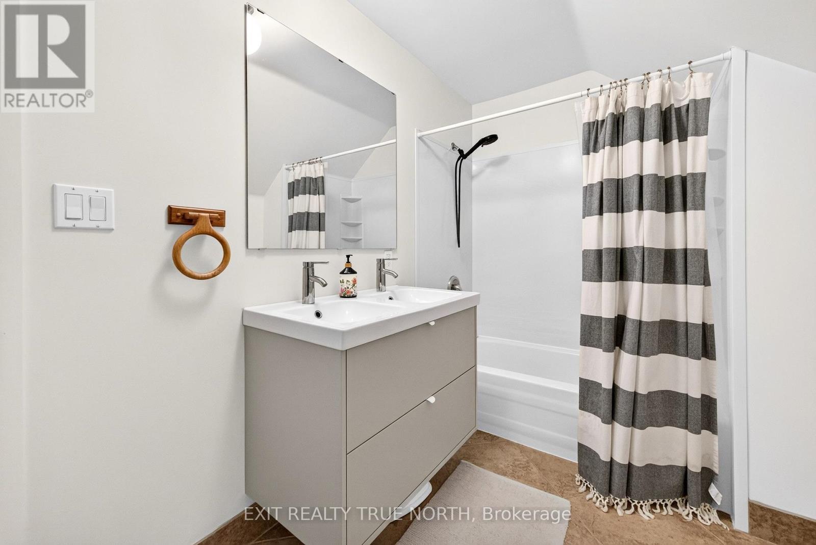17 Peel Street Property Photo 19