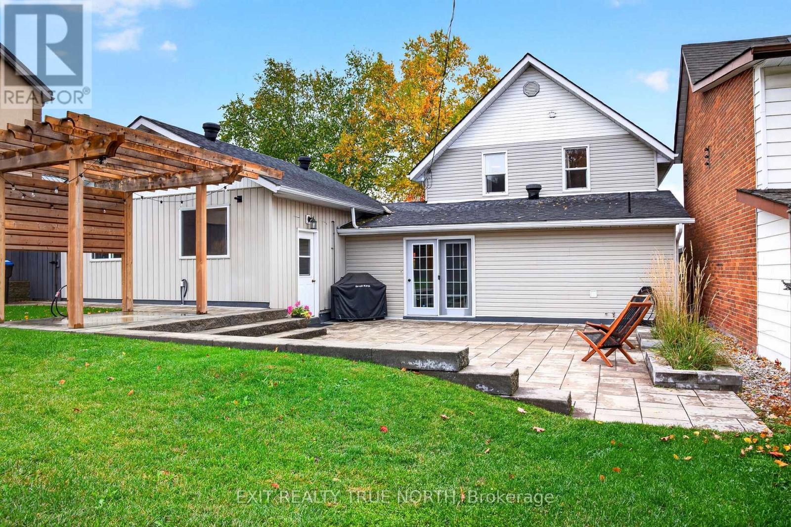 17 Peel Street Property Photo 24
