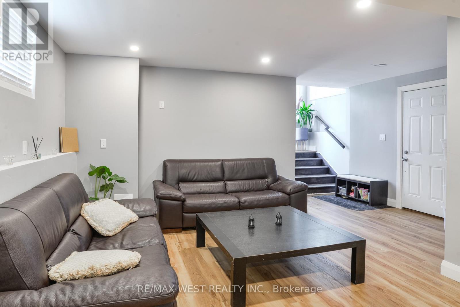 6896 Pentland Lane Property Photo 10
