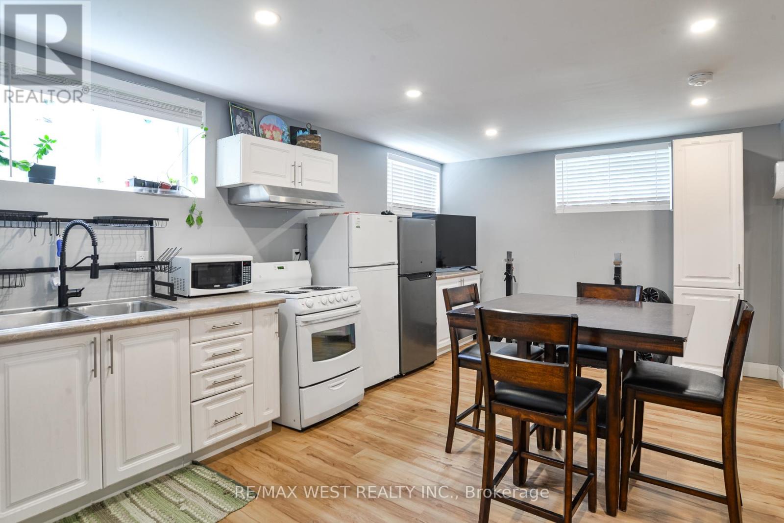 6896 Pentland Lane Property Photo 11