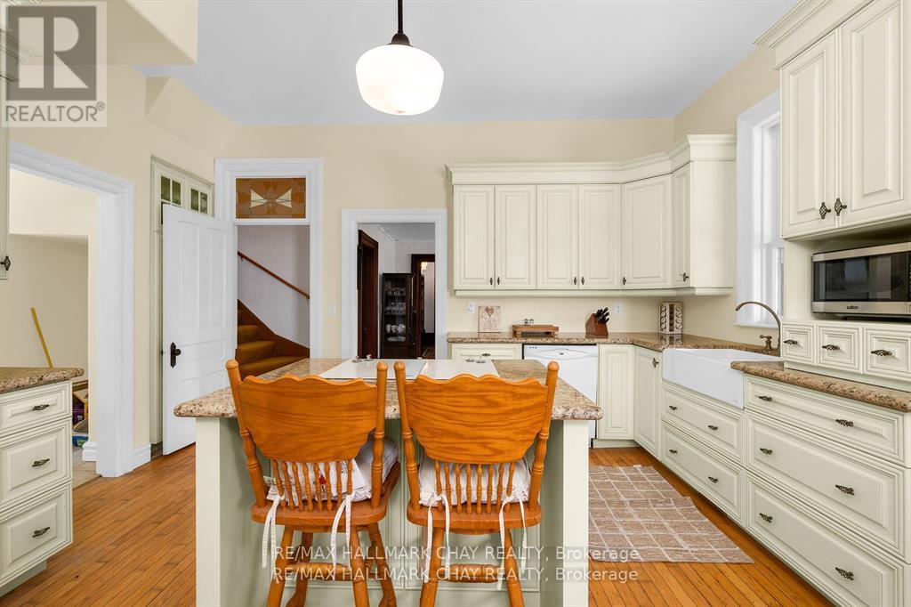 1407 Flos 8 Road W Property Photo 10