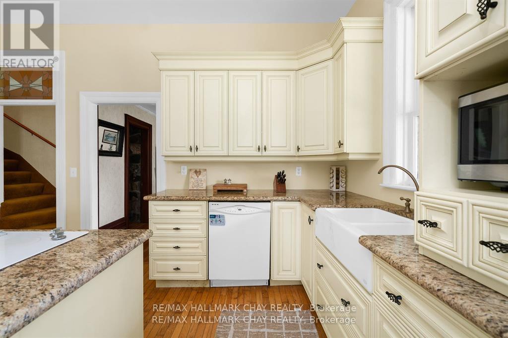 1407 Flos 8 Road W Property Photo 11