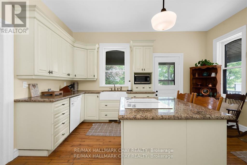 1407 Flos 8 Road W Property Photo 12