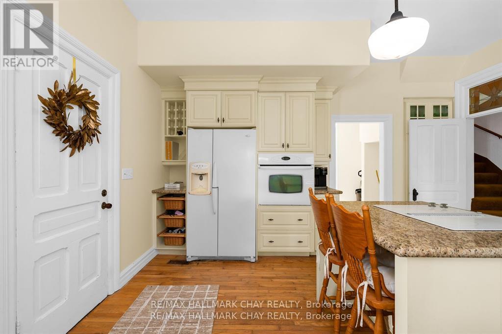 1407 Flos 8 Road W Property Photo 14
