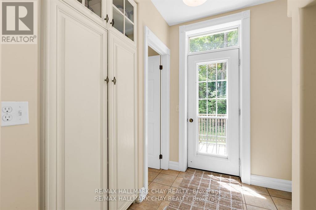 1407 Flos 8 Road W Property Photo 15