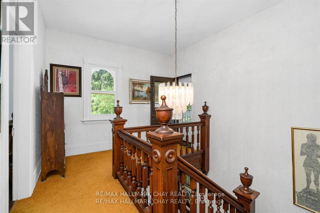 1407 Flos 8 Road W Property Photo 19