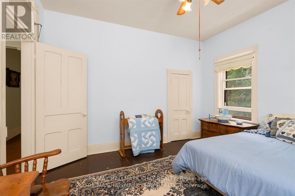 1407 Flos 8 Road W Property Photo 22