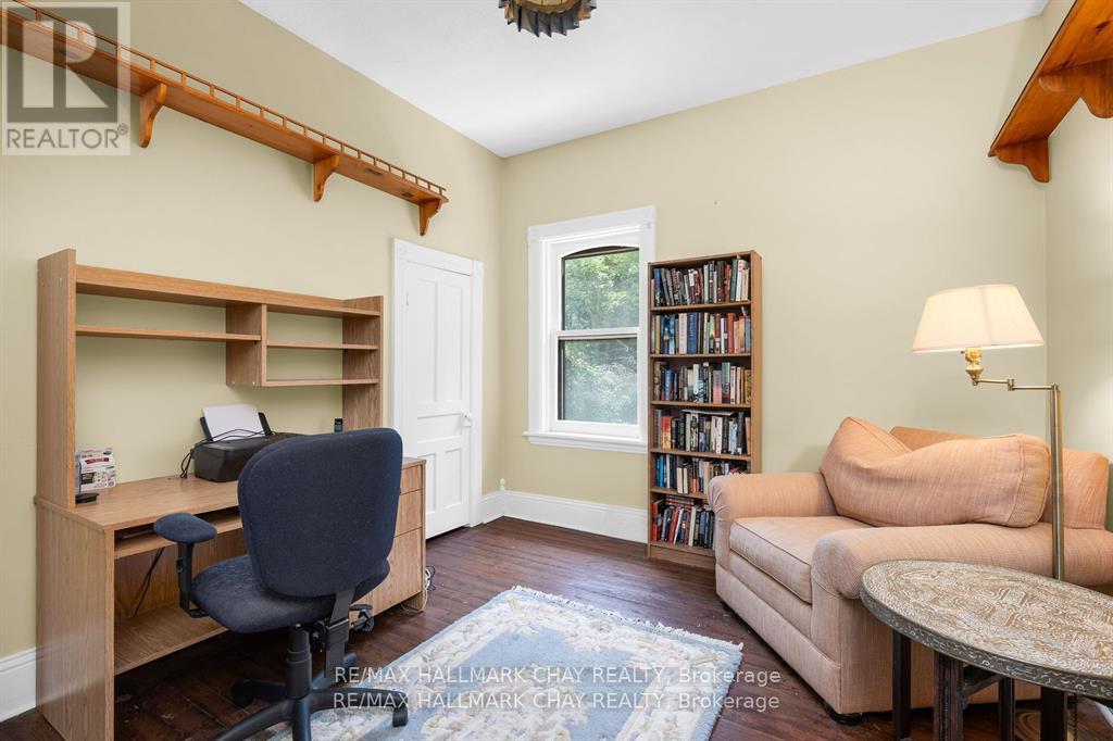 1407 Flos 8 Road W Property Photo 24