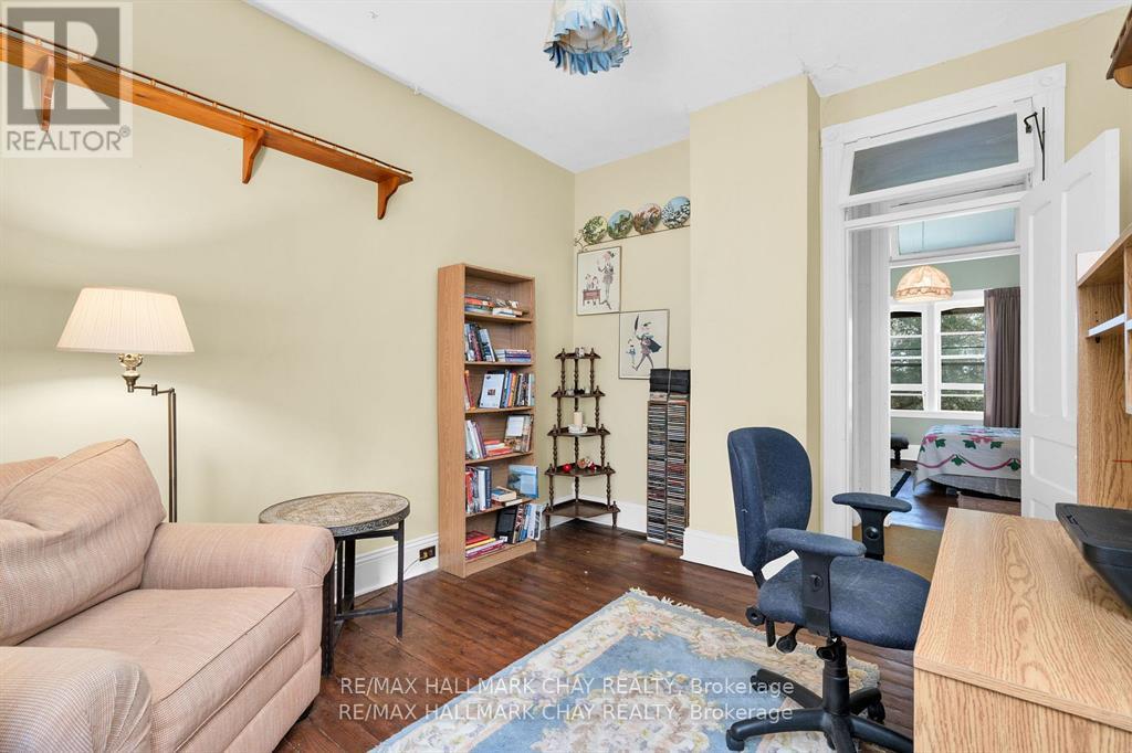 1407 Flos 8 Road W Property Photo 25