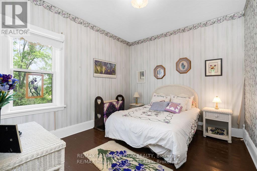 1407 Flos 8 Road W Property Photo 26