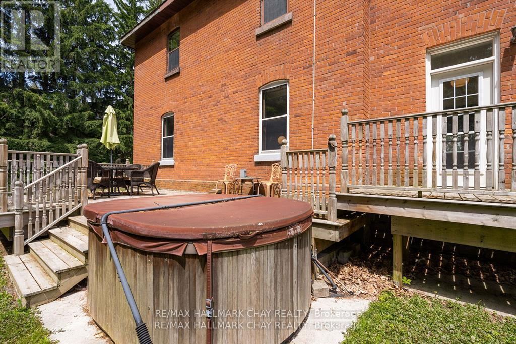 1407 Flos 8 Road W Property Photo 32