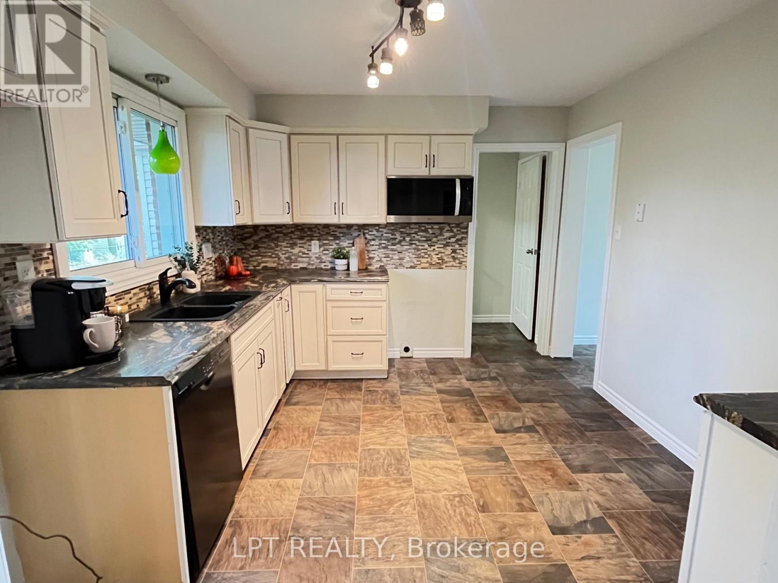 47 Springdale Drive Property Photo 10