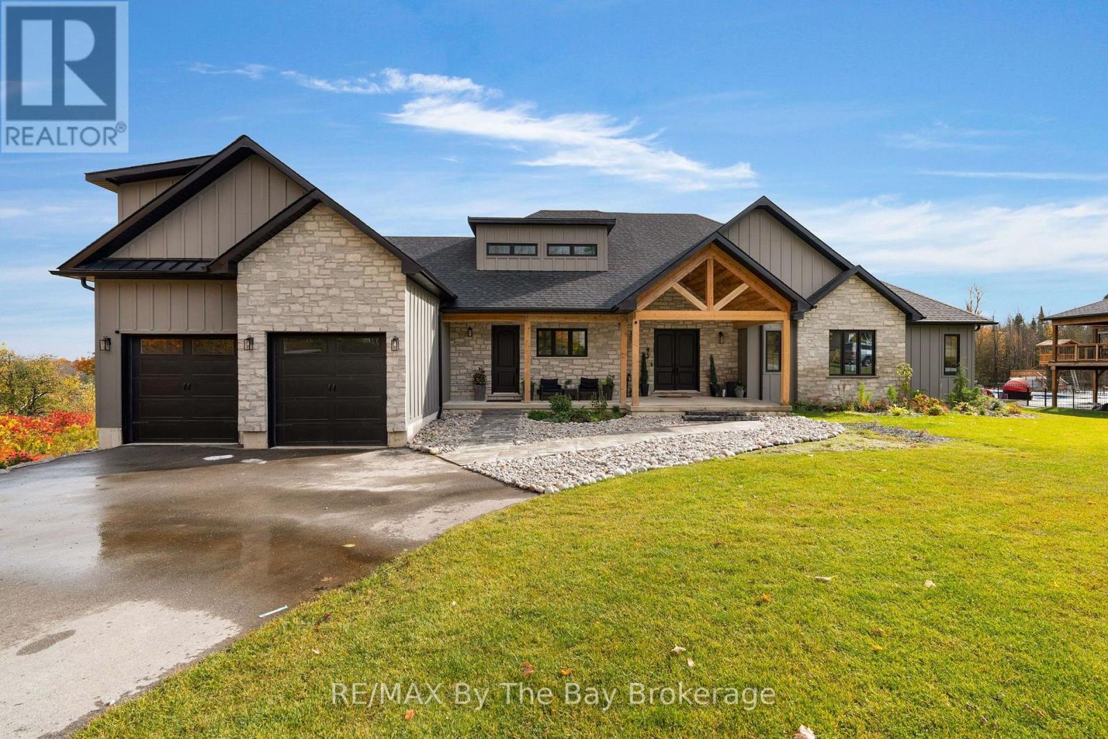 93 Moonstone Road E Property Photo 1