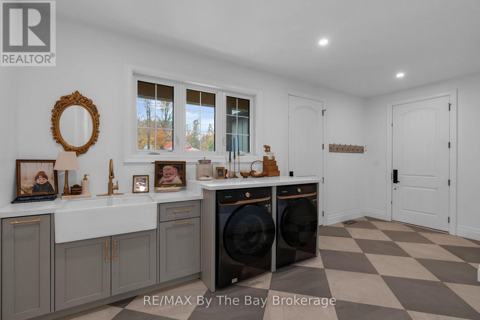 93 Moonstone Road E Property Photo 17