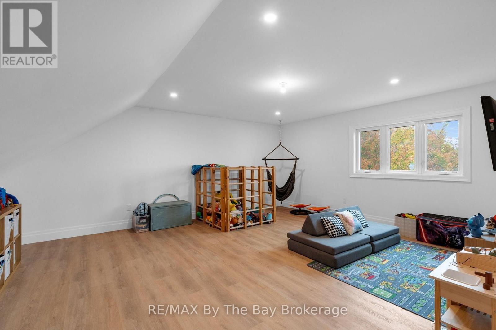 93 Moonstone Road E Property Photo 30