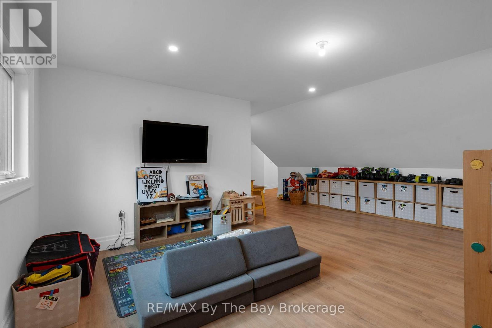 93 Moonstone Road E Property Photo 31