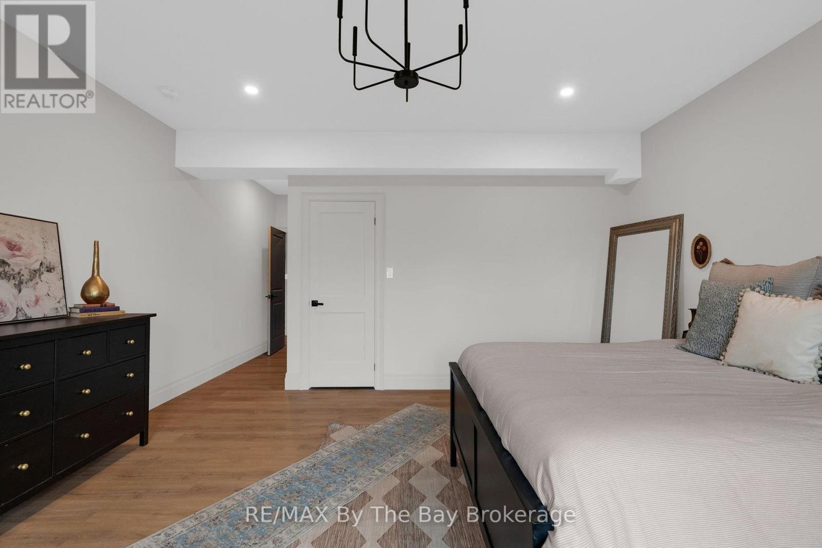 93 Moonstone Road E Property Photo 34
