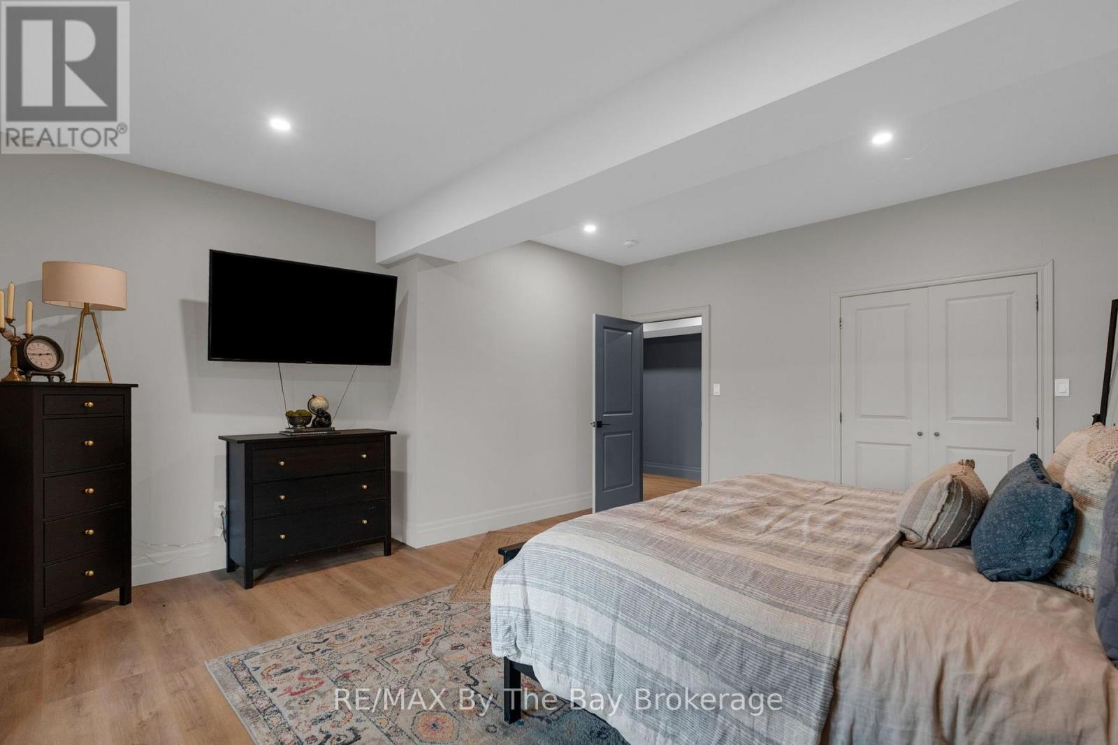 93 Moonstone Road E Property Photo 38