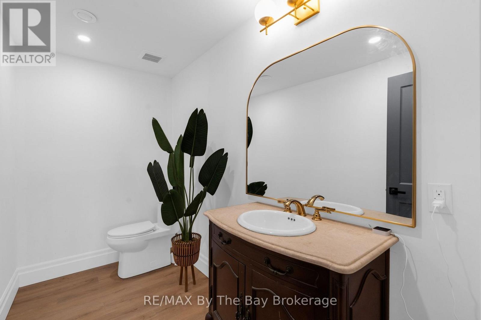 93 Moonstone Road E Property Photo 44