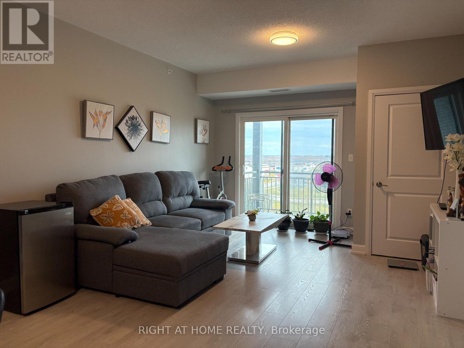 305 - 299 Cundles Road E Property Photo 4