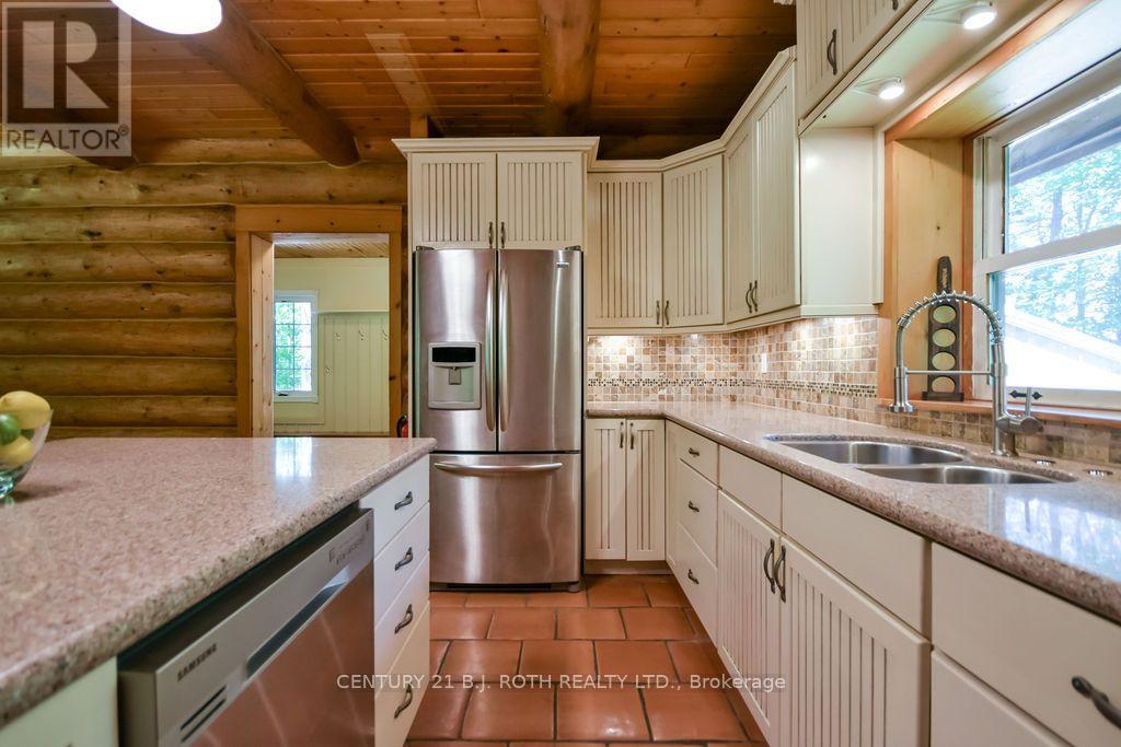 5222 6th Line N Property Photo 10
