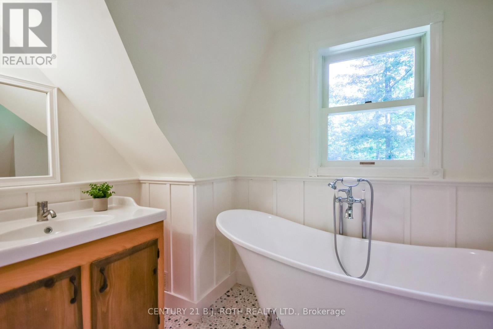 5222 6th Line N Property Photo 24