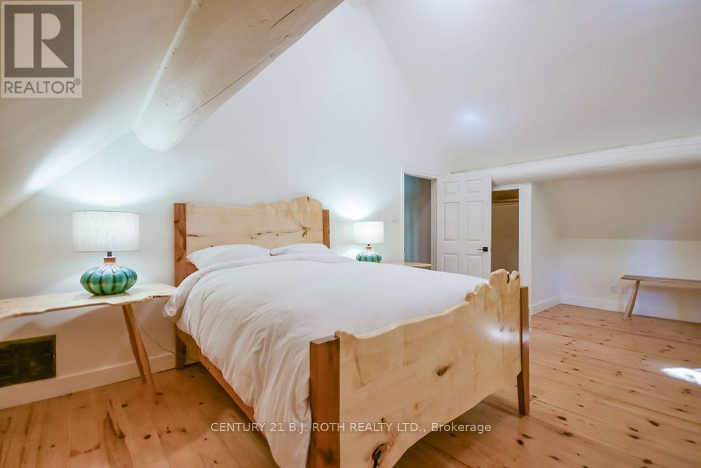 5222 6th Line N Property Photo 25