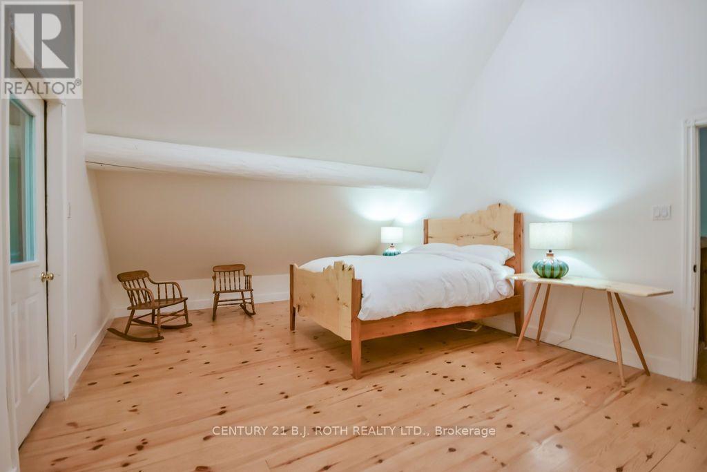5222 6th Line N Property Photo 26