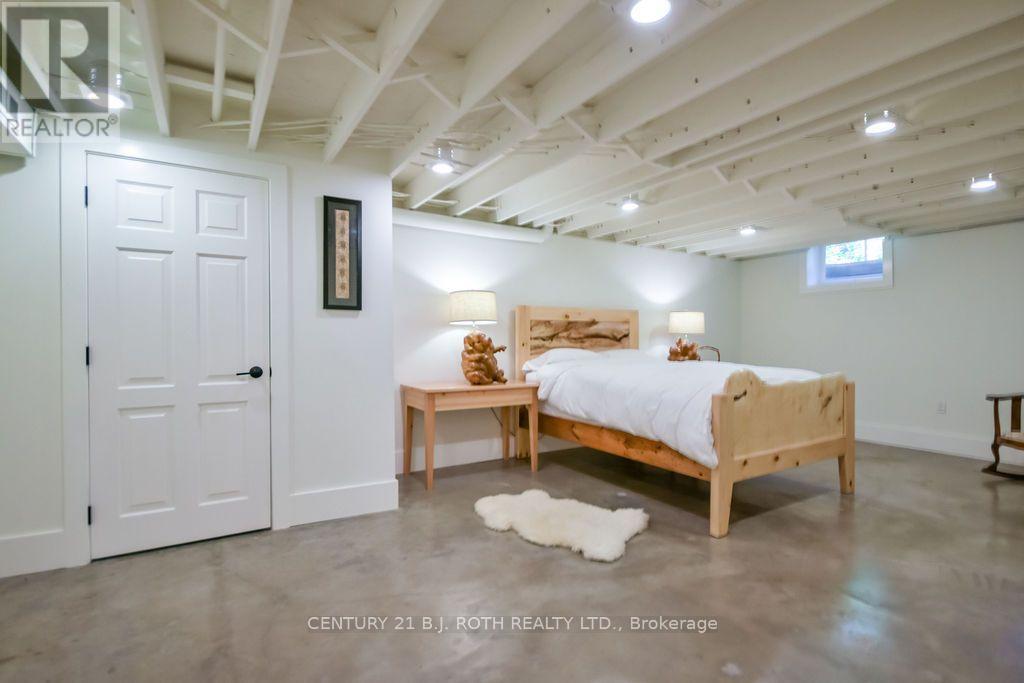 5222 6th Line N Property Photo 32