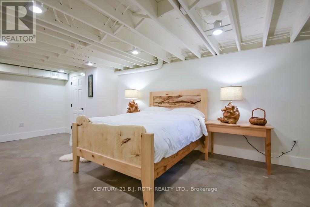 5222 6th Line N Property Photo 33