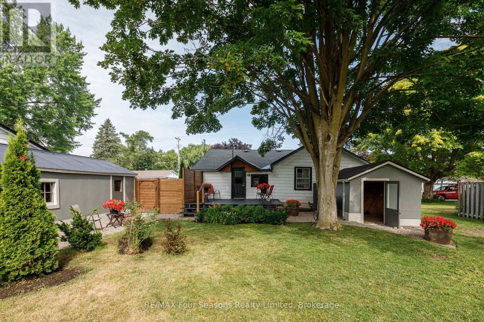 231 Superior Street Property Photo 2
