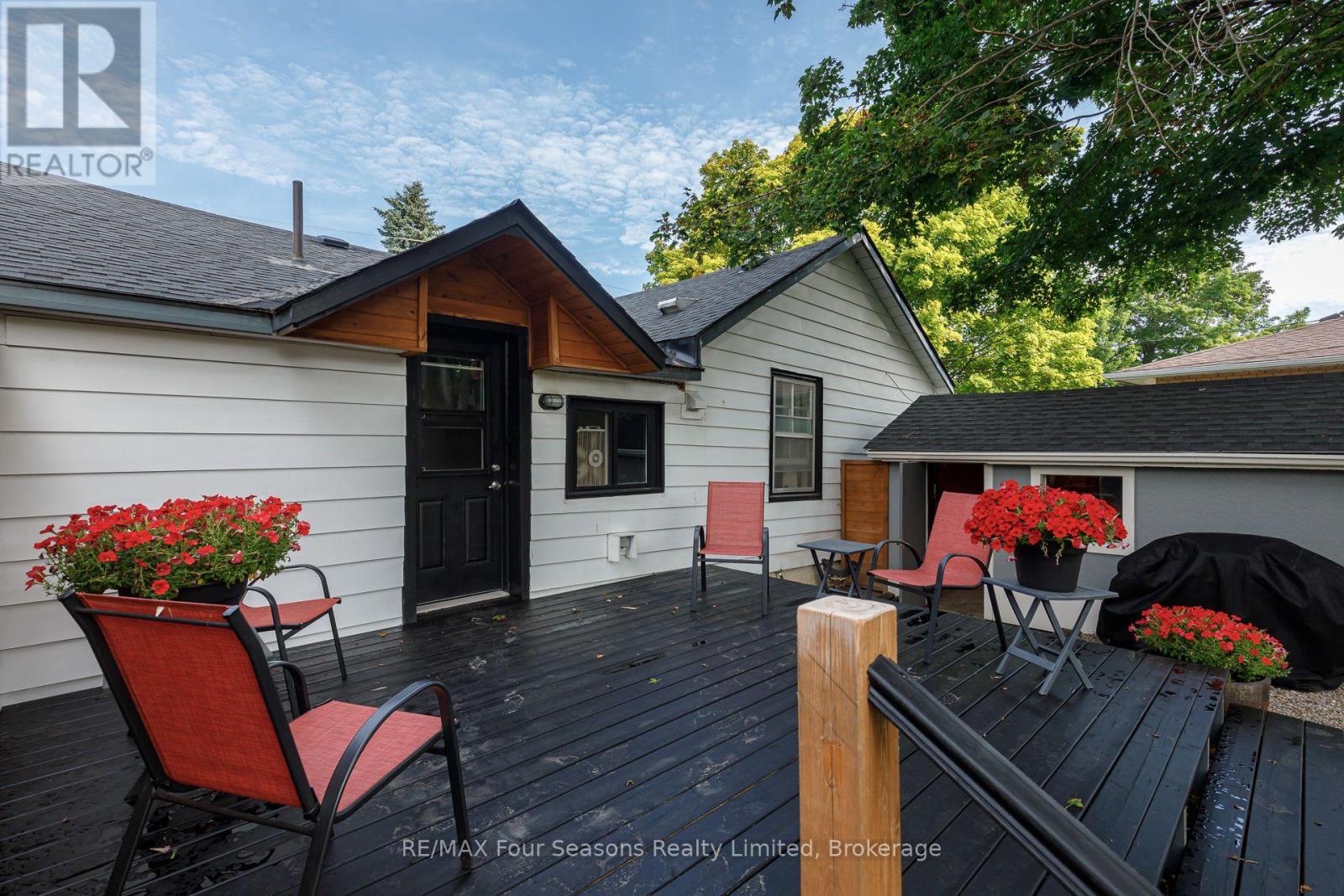 231 Superior Street Property Photo 5