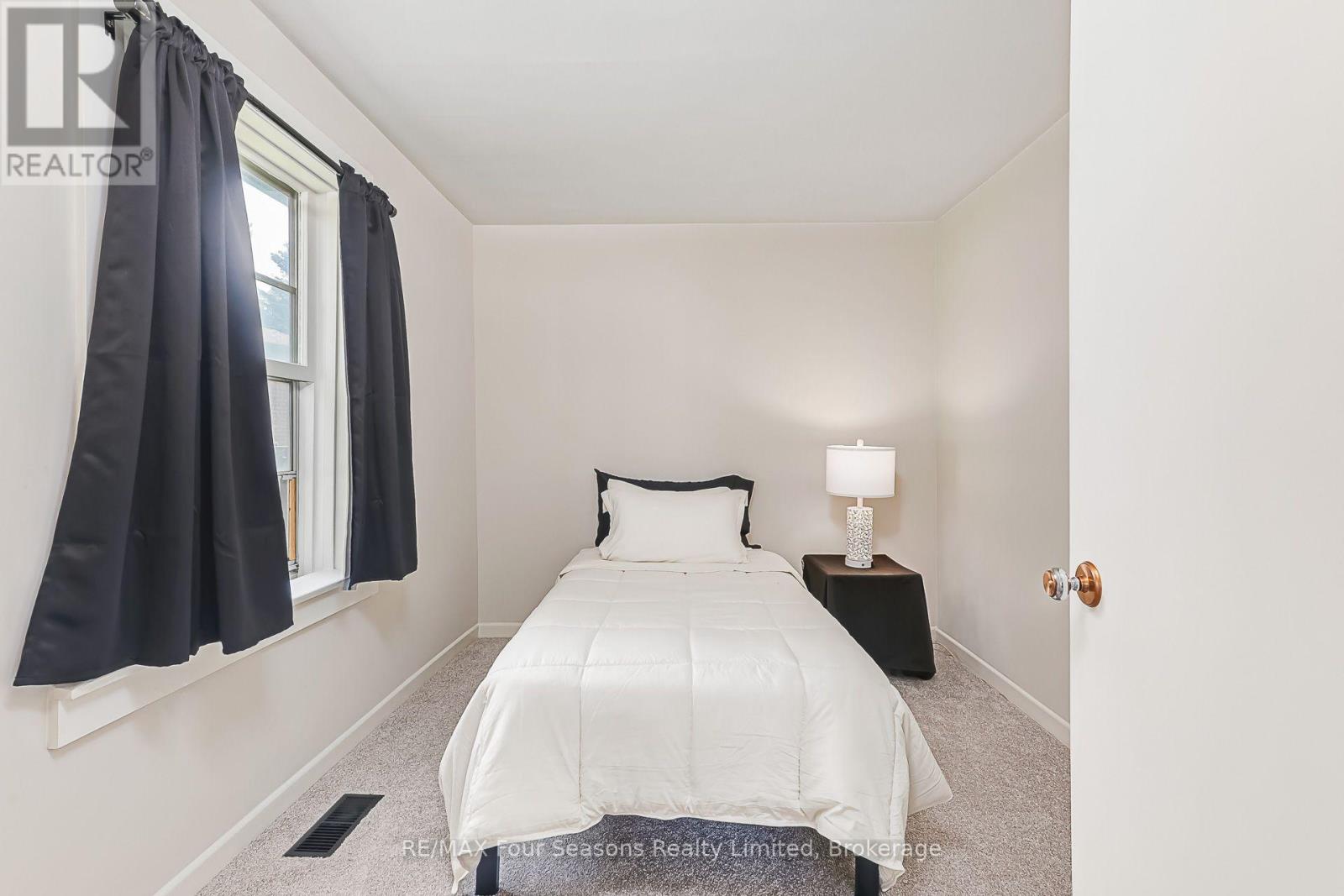 231 Superior Street Property Photo 11