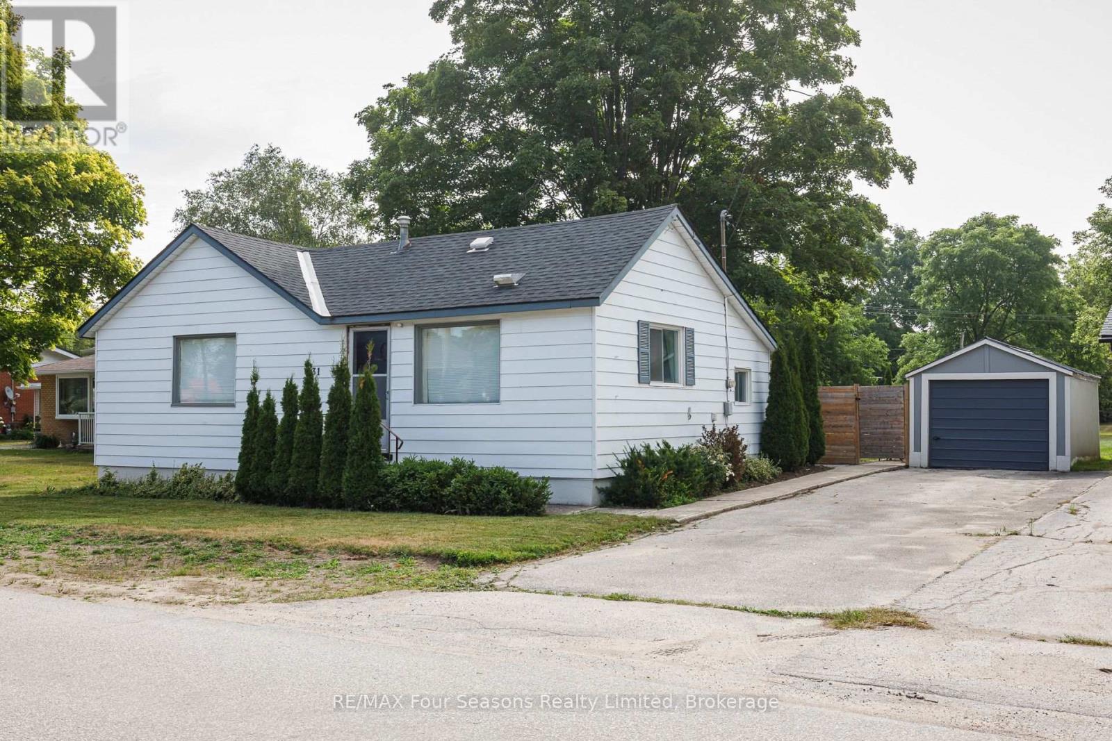 231 Superior Street Property Photo 14