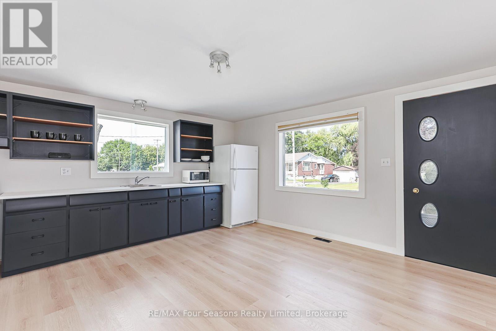 231 Superior Street Property Photo 15