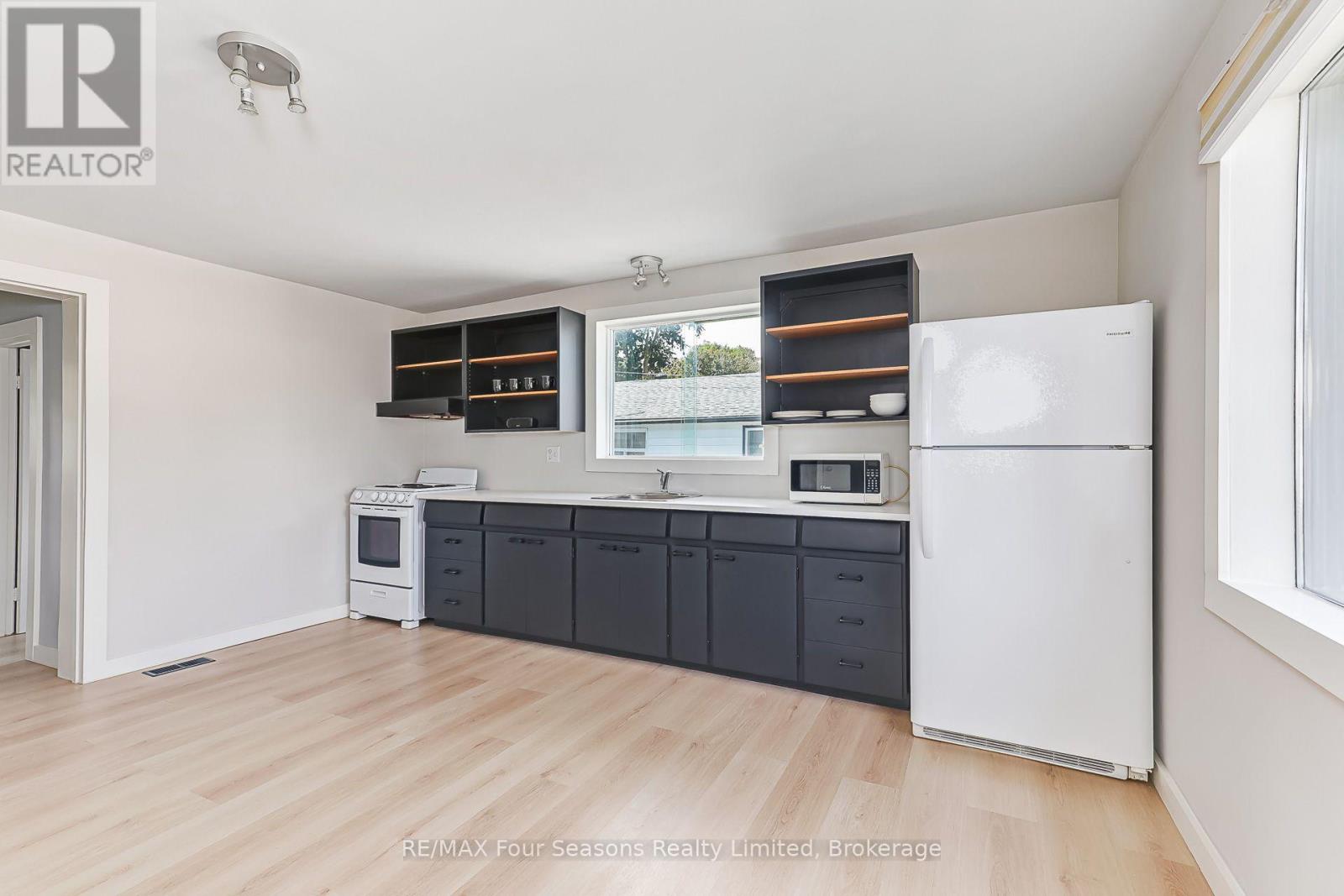 231 Superior Street Property Photo 17
