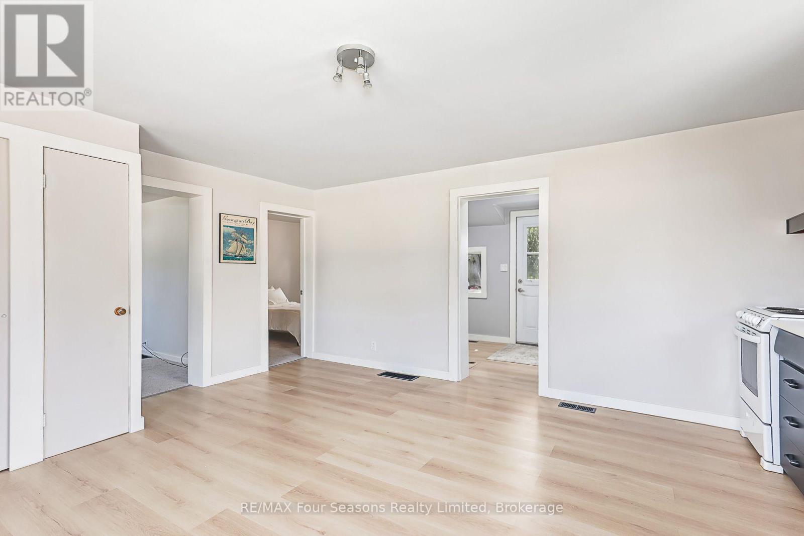 231 Superior Street Property Photo 18